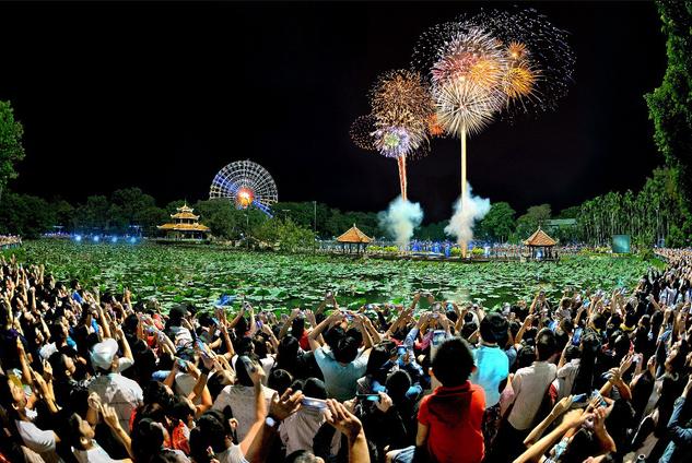 ban phao hoa tai dam sen