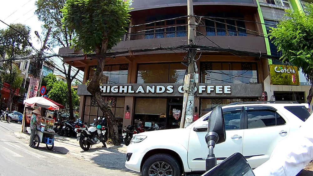 Highlands coffee bau cat